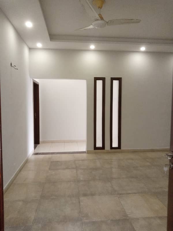 1 KANAL CORNER HOUSE FOR RENT WITH FULLY BASEMENT 27