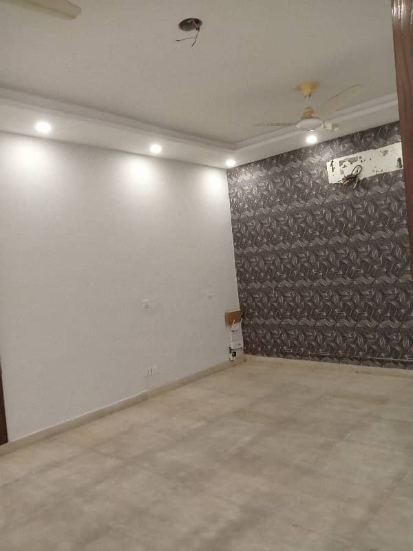 1 KANAL CORNER HOUSE FOR RENT WITH FULLY BASEMENT 28