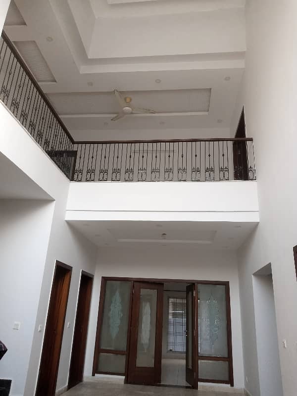 1 KANAL CORNER HOUSE FOR RENT WITH FULLY BASEMENT 33