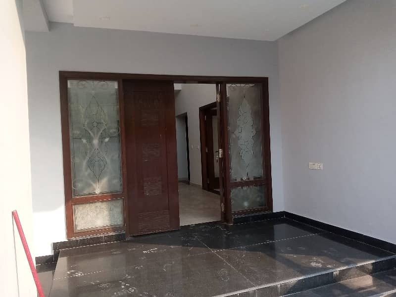 1 KANAL CORNER HOUSE FOR RENT WITH FULLY BASEMENT 35