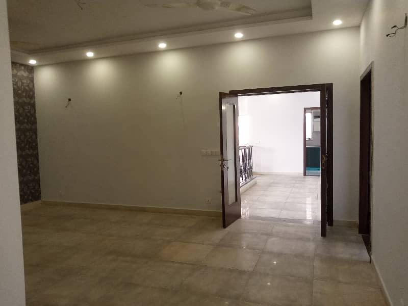 1 KANAL CORNER HOUSE FOR RENT WITH FULLY BASEMENT 36