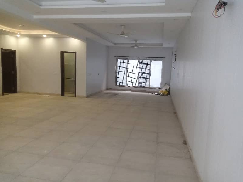 1 KANAL CORNER HOUSE FOR RENT WITH FULLY BASEMENT 43