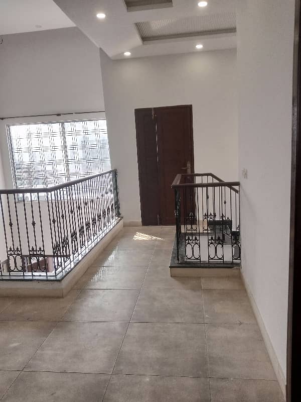 1 KANAL CORNER HOUSE FOR RENT WITH FULLY BASEMENT 45