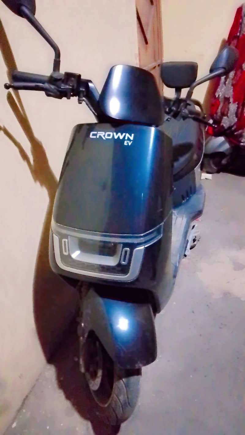 Crown Electric Scooty Model 2024 1