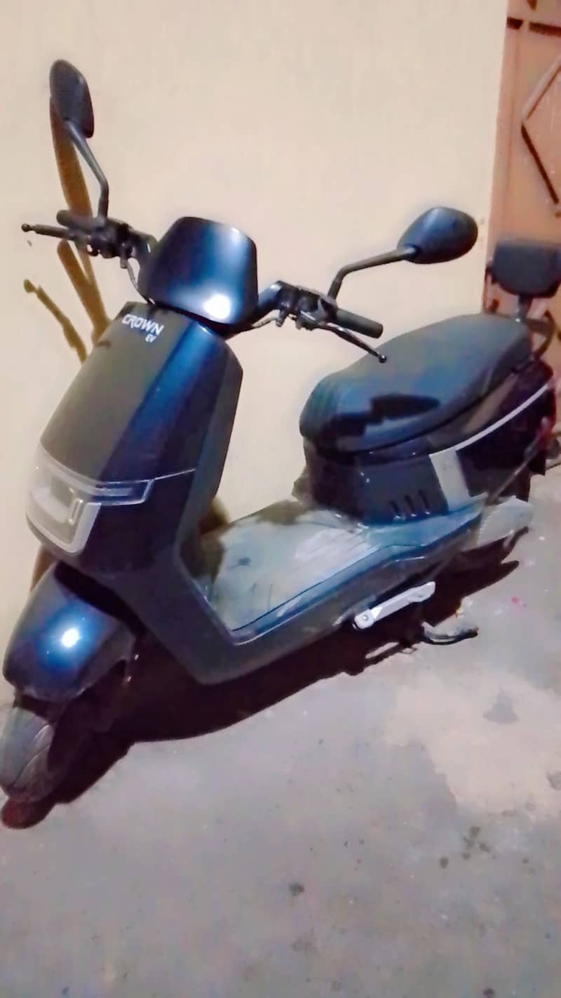 Crown Electric Scooty Model 2024 2