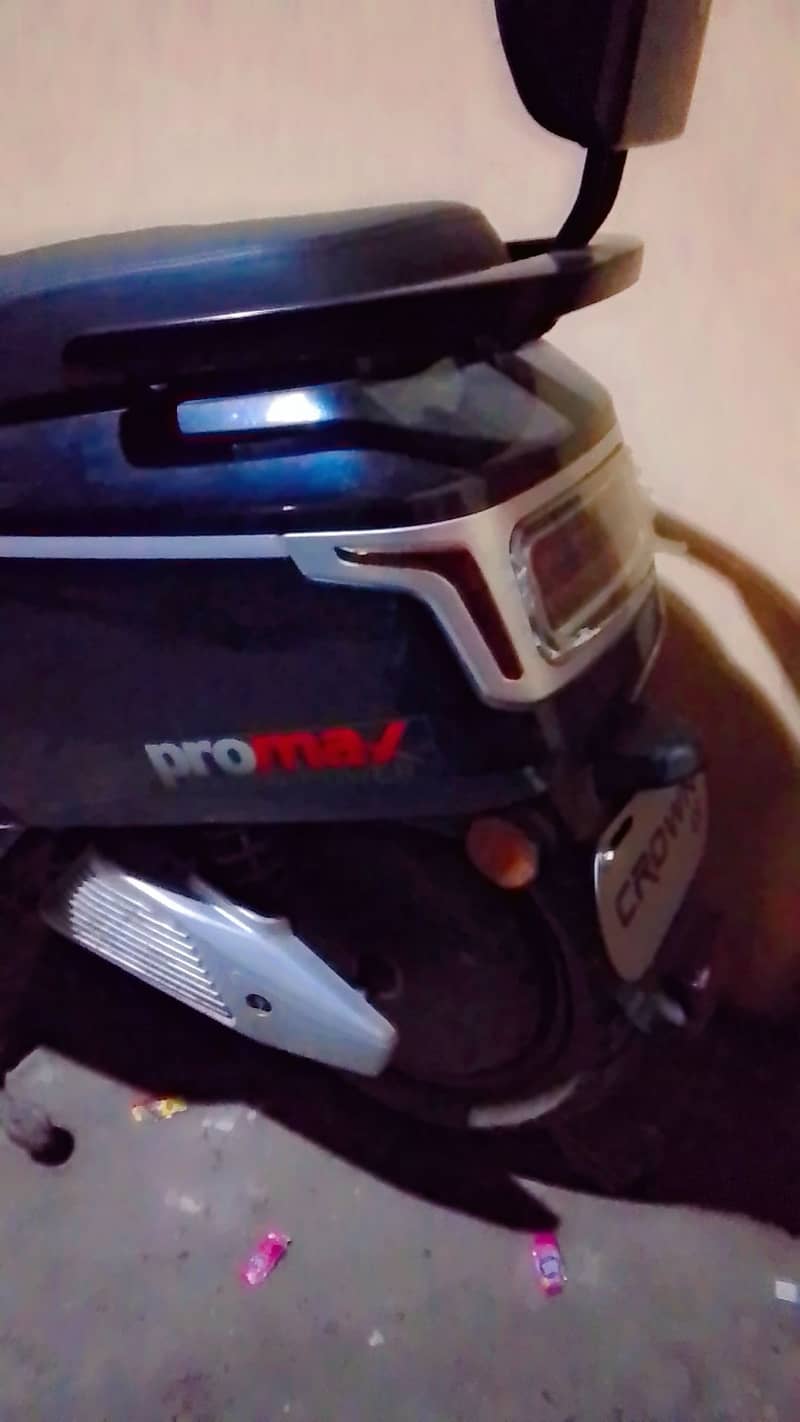 Crown Electric Scooty Model 2024 5