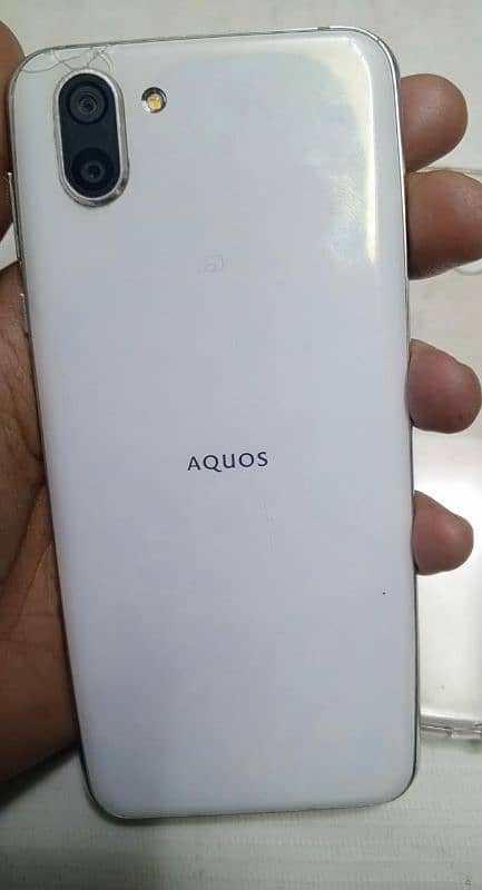 Sharp Aquos R2. 1