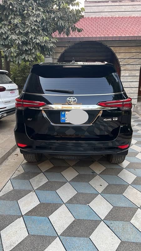 Toyota Fortuner V 2022 1