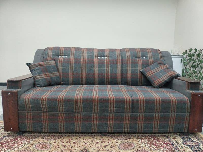 3 seater sofa 0