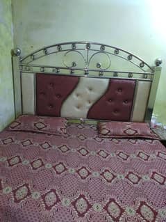 steel bed bilkul new ha zara sa bi khrb ya ganda ni ha