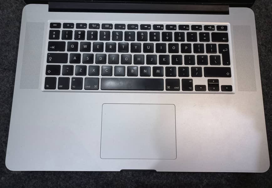 Mac book pro model 2015 display 15 inch 1