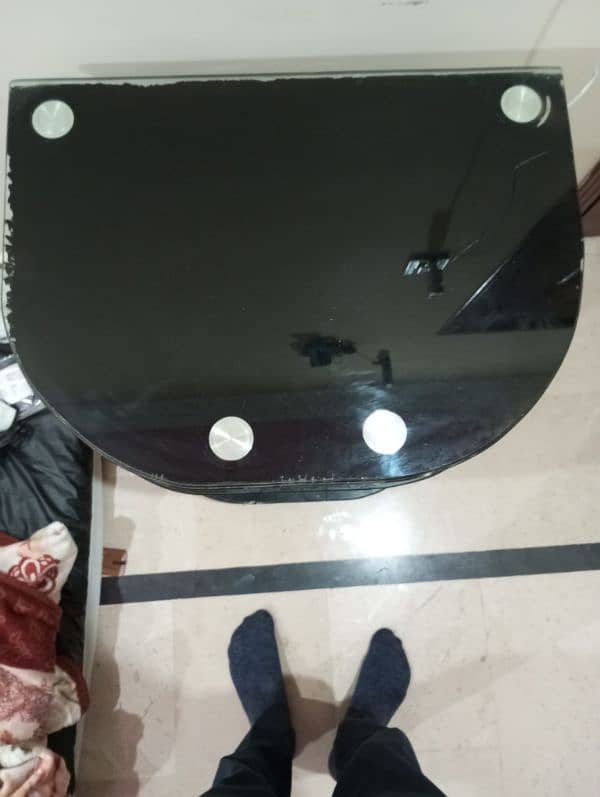 SIDE TABLES (GLASS) FOR SALE IN BRAND NEW CONDITION 2