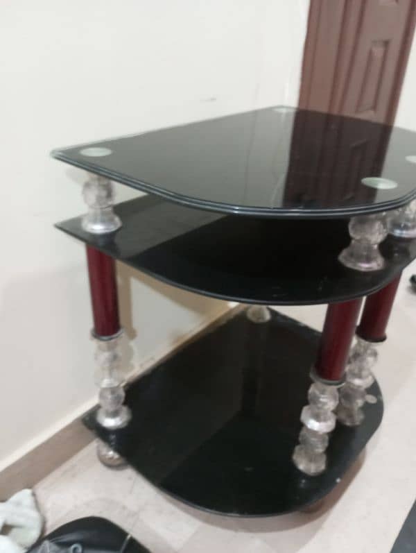 SIDE TABLES (GLASS) FOR SALE IN BRAND NEW CONDITION 4