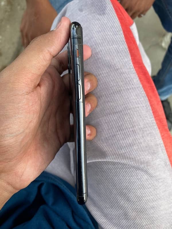 Iphone 11 pro 256gb factory unlocked 4