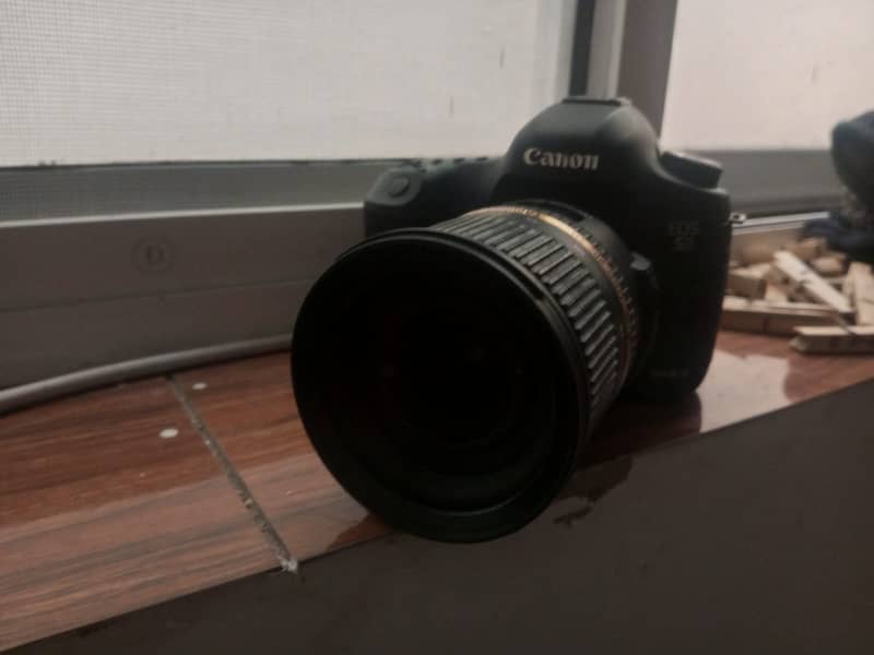 Canon EOS 5D Mark III (lens, batteries with charger, light etc) 1