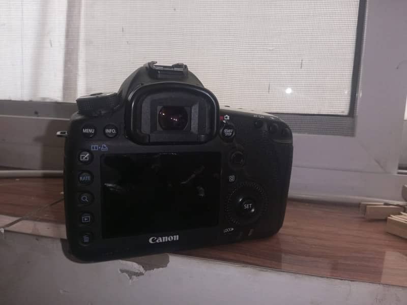 Canon EOS 5D Mark III (lens, batteries with charger, light etc) 4