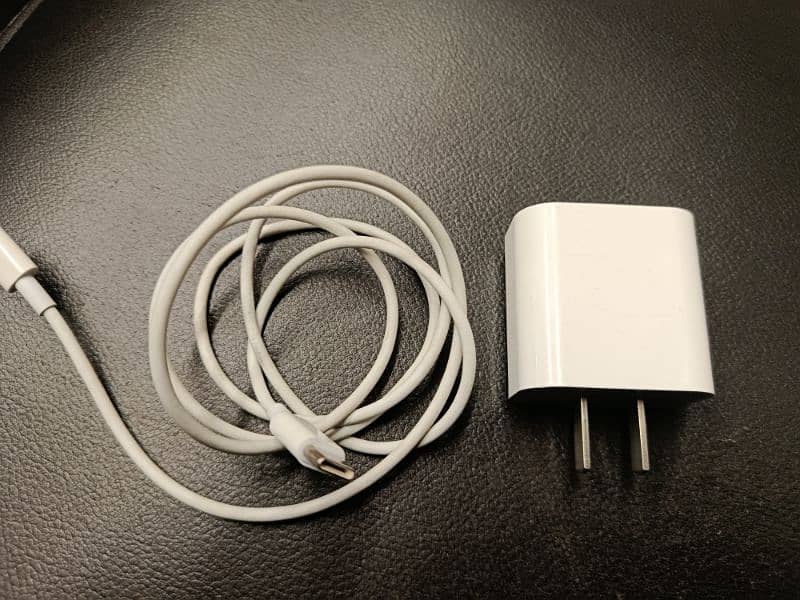 Apple 20W Adapter+Cable 0