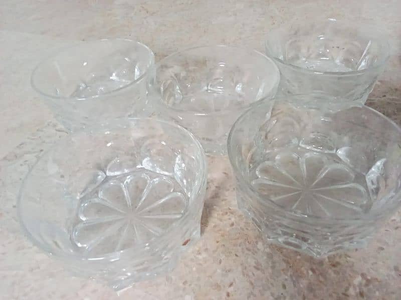 DINNER SET (GLASS) EXCELLENT CONDITION 18