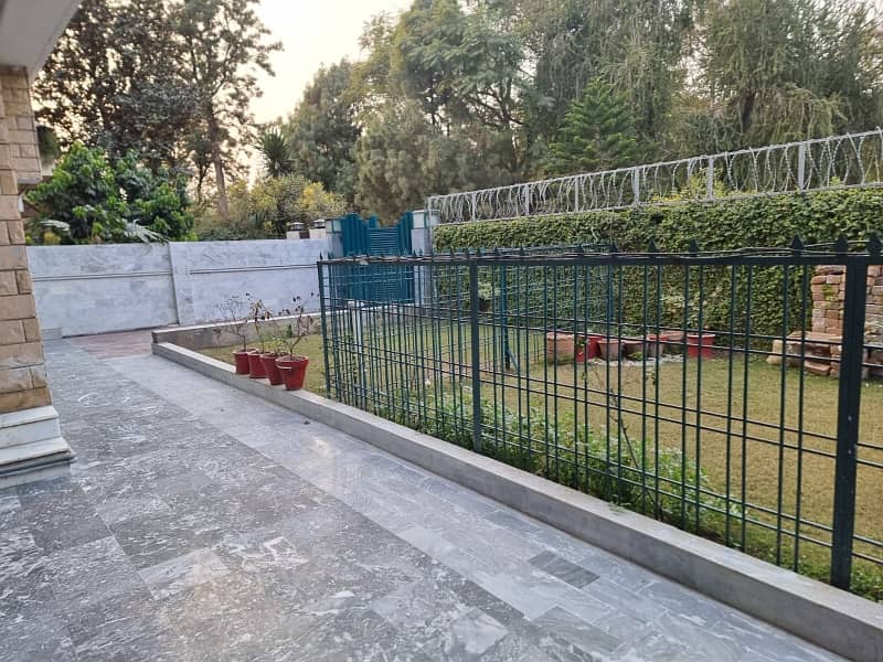 I-8. One Kanal Ground Portion Separate Gate Ideal Location Near Shifa Hospital Near School Near Kachnar Park Tiles Flooring. office and family purpose 8