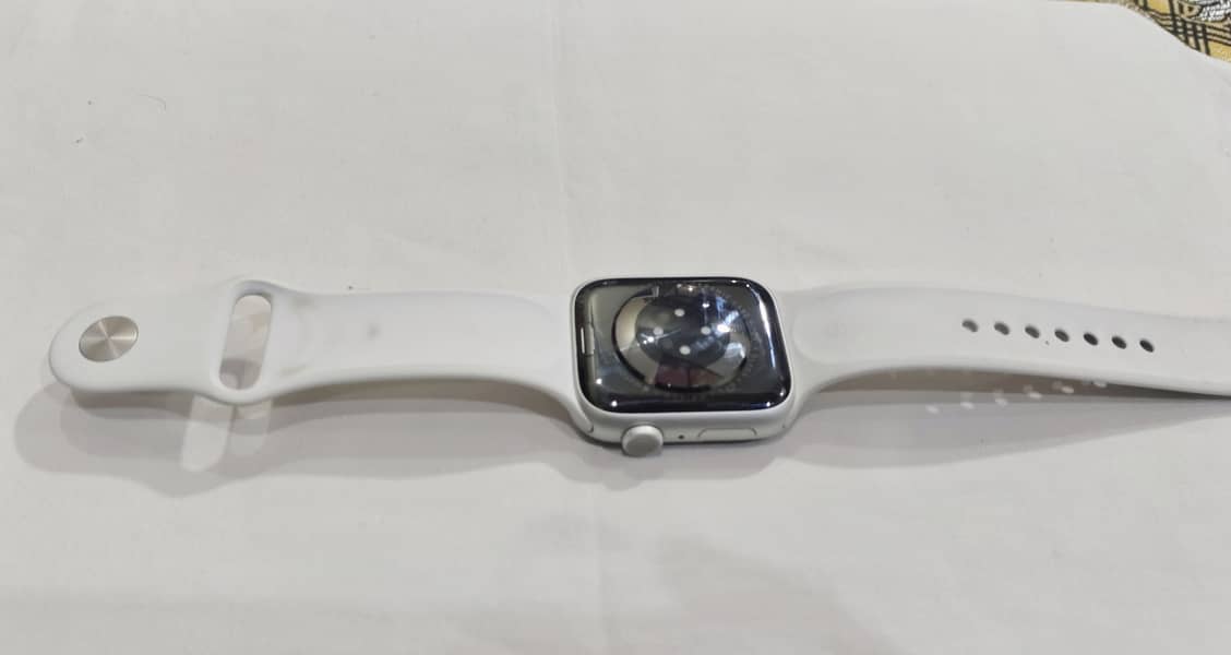 Apple watch series 8 3