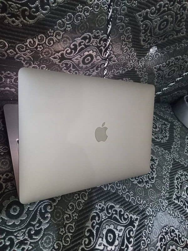 MacBook Pro M2 3