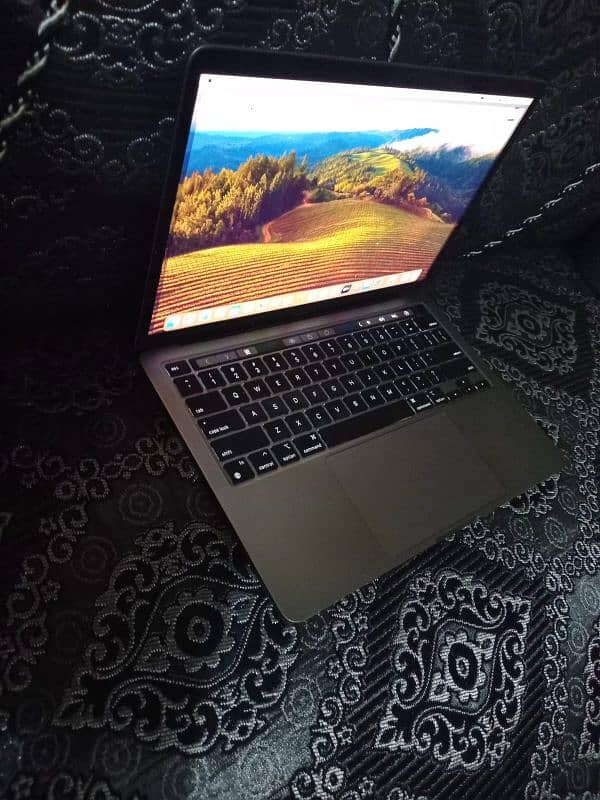 MacBook Pro M2 4