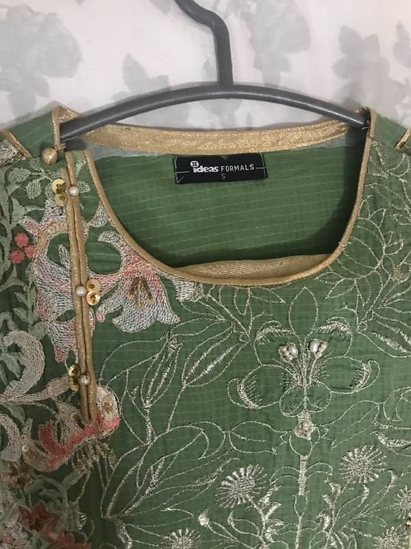 gulahmed preloved suit in small size 2