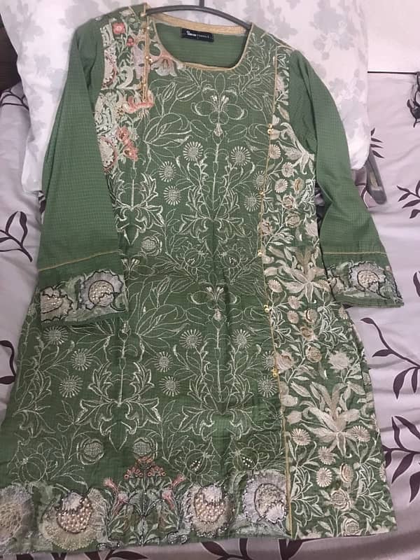 gulahmed preloved suit in small size 7