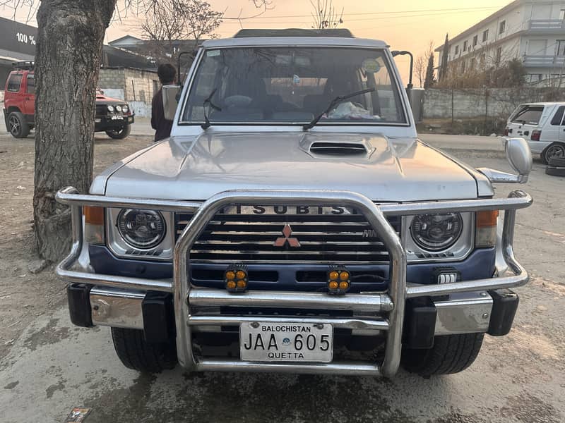 Mitsubishi Pajero Exceed 1986 17