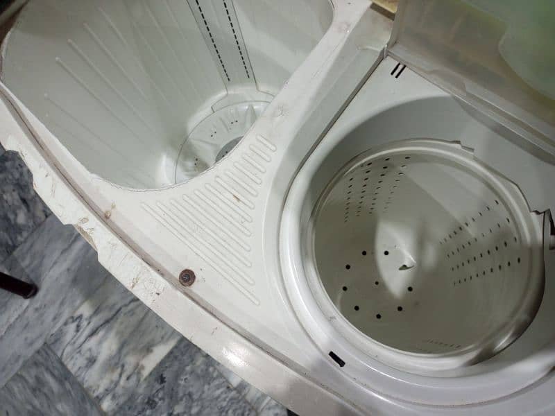 Kenwood washing plus dryer 1