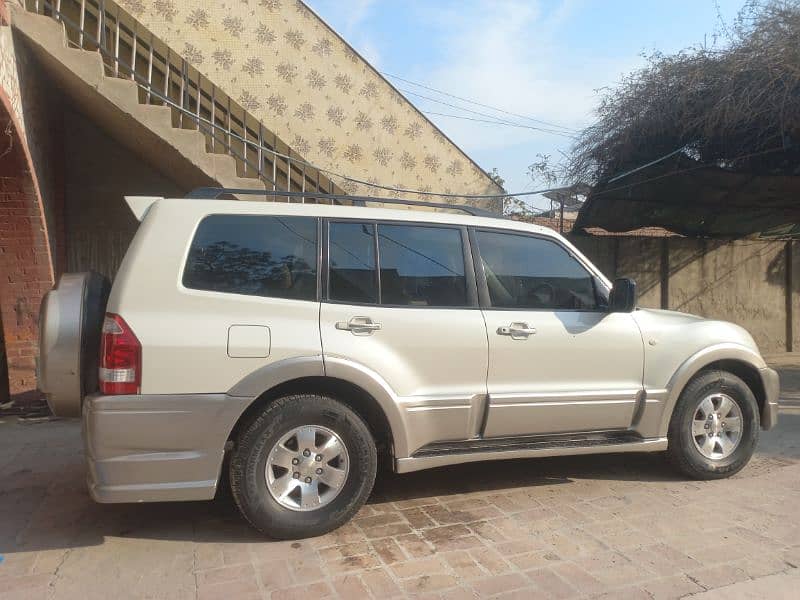 Mitsubishi Pajero GLS 2005 0