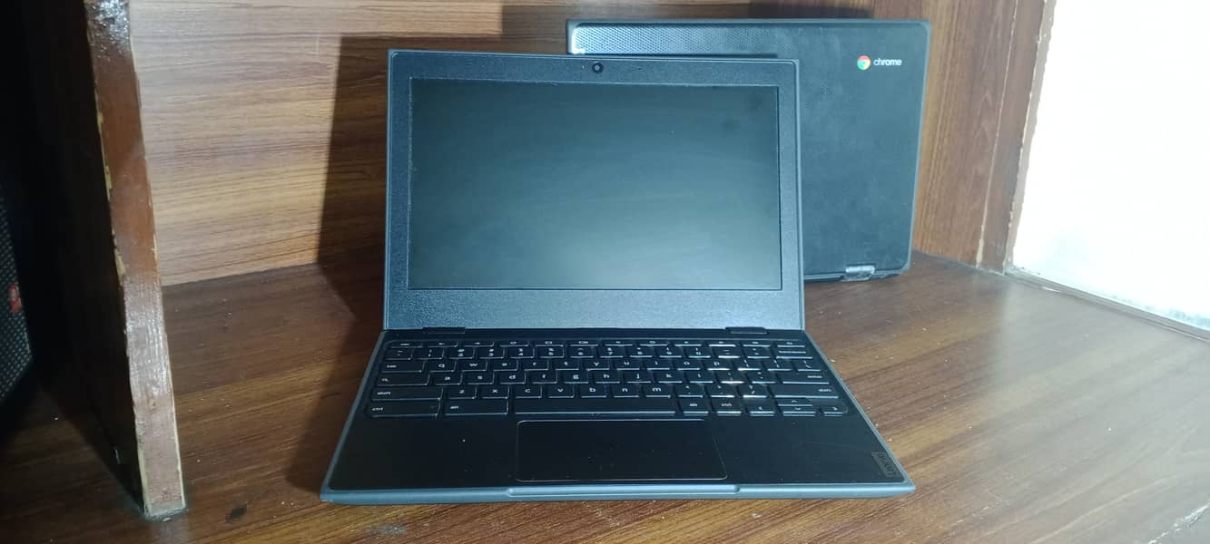 Lenovo 500e Cromebook Like New 1