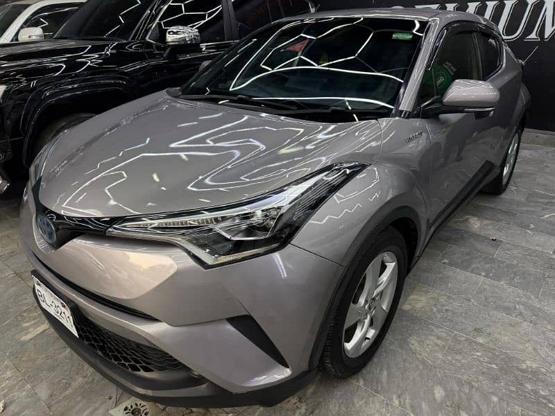 Toyota C-HR 2017 1