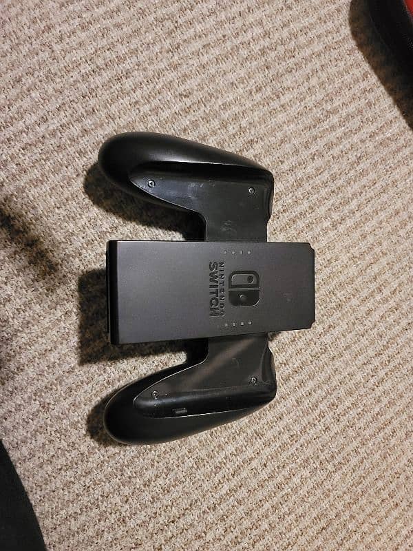 Nintendo Switch Oled ( with original case and joy cons grip) 2