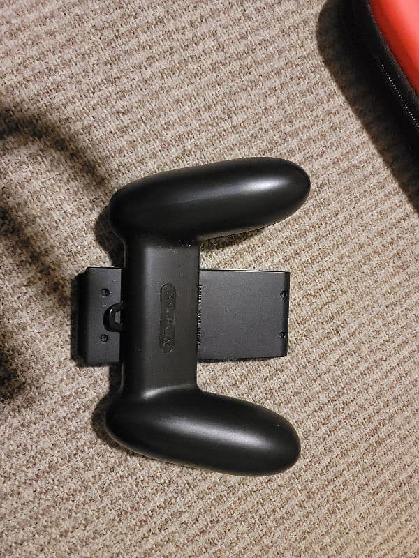 Nintendo Switch Oled ( with original case and joy cons grip) 3