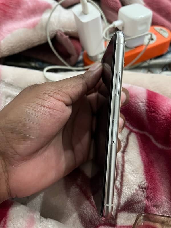 iphone 11pro 256gb dual pta approved. btry on service 1