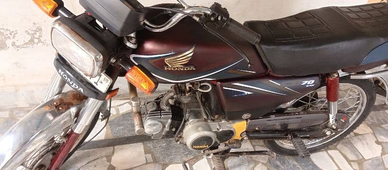 Honda 70 for sale good condition copy hai letter nahi hai Saath mein 0