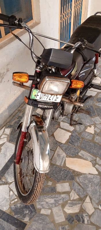 Honda 70 for sale good condition copy hai letter nahi hai Saath mein 4