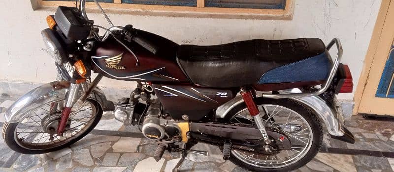 Honda 70 for sale good condition copy hai letter nahi hai Saath mein 7