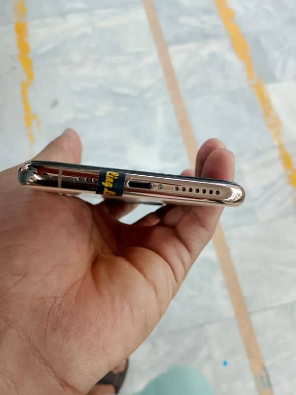 64 gb fresh condition 10/10 golden color 5