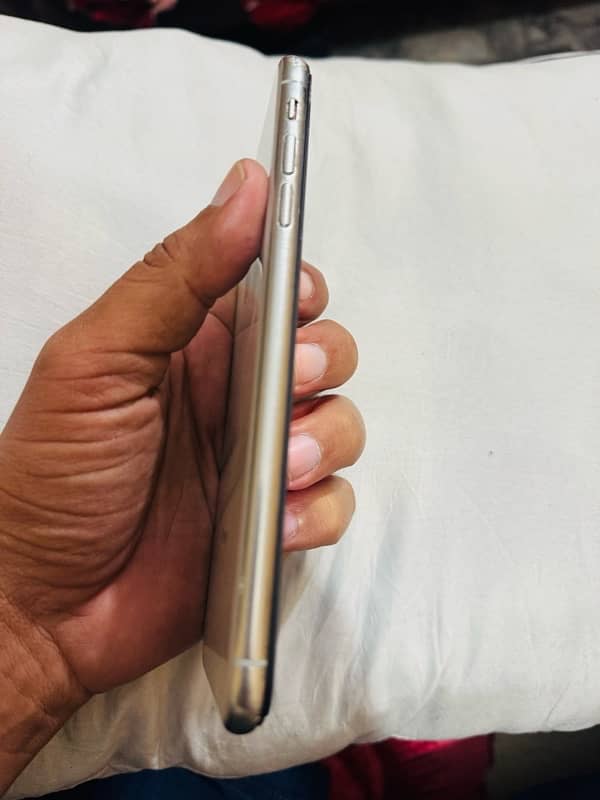 iphone xsmax 64gb non pta but zong sim working last 3 years 2