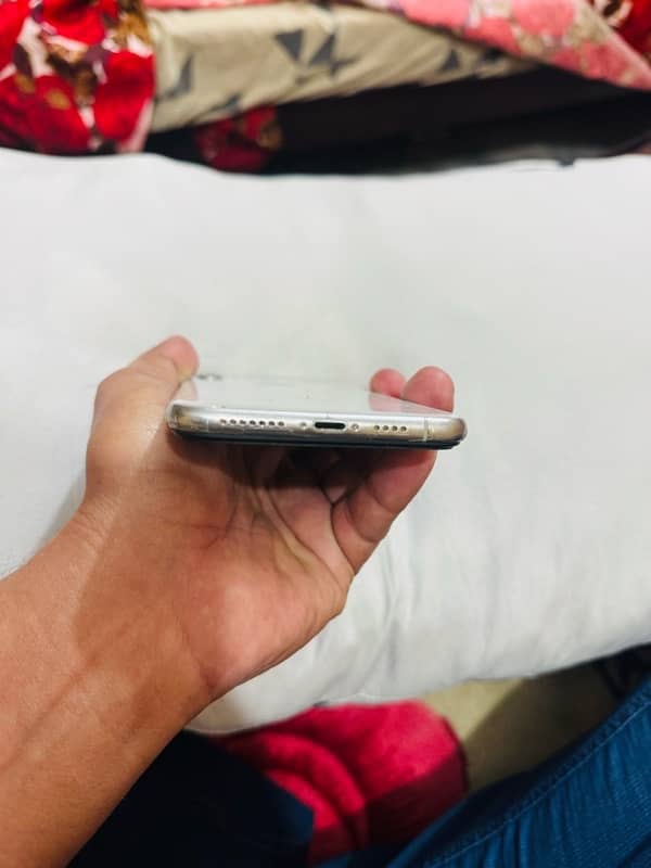 iphone xsmax 64gb non pta but zong sim working last 3 years 3