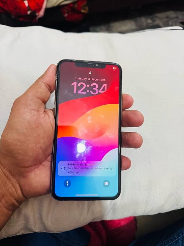 iphone xsmax 64gb non pta but zong sim working last 3 years 5