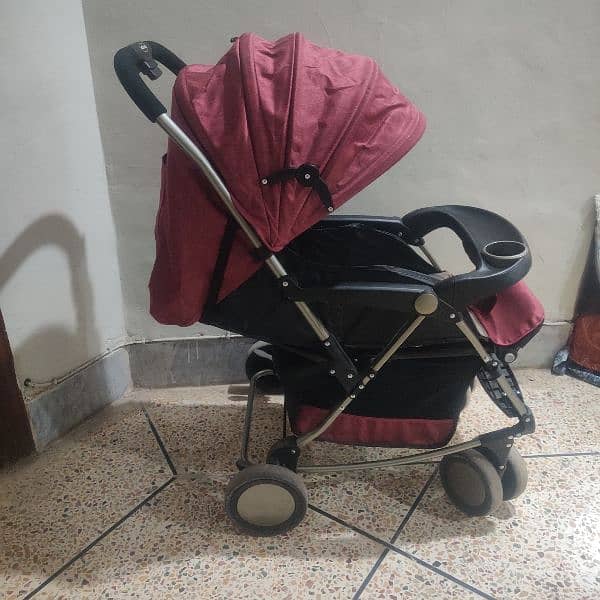 stroller/pram 10/10 condition 2