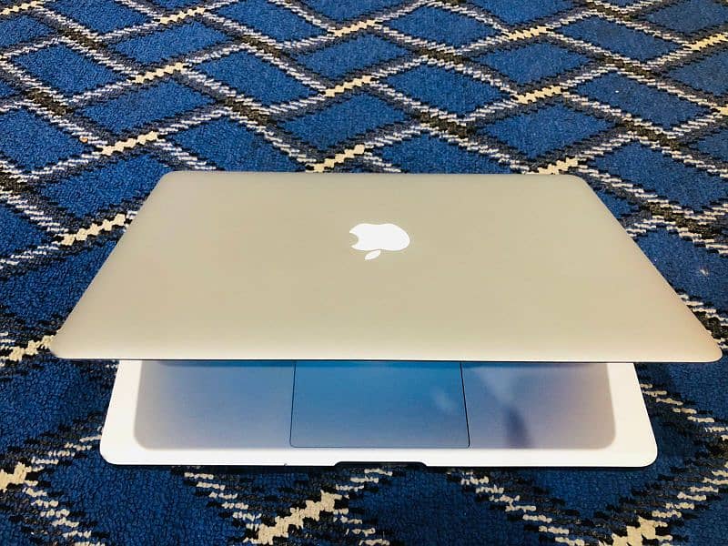 MacBook Air 2015, Intel core i5, Ram =4Gb ssd =128Gb 2