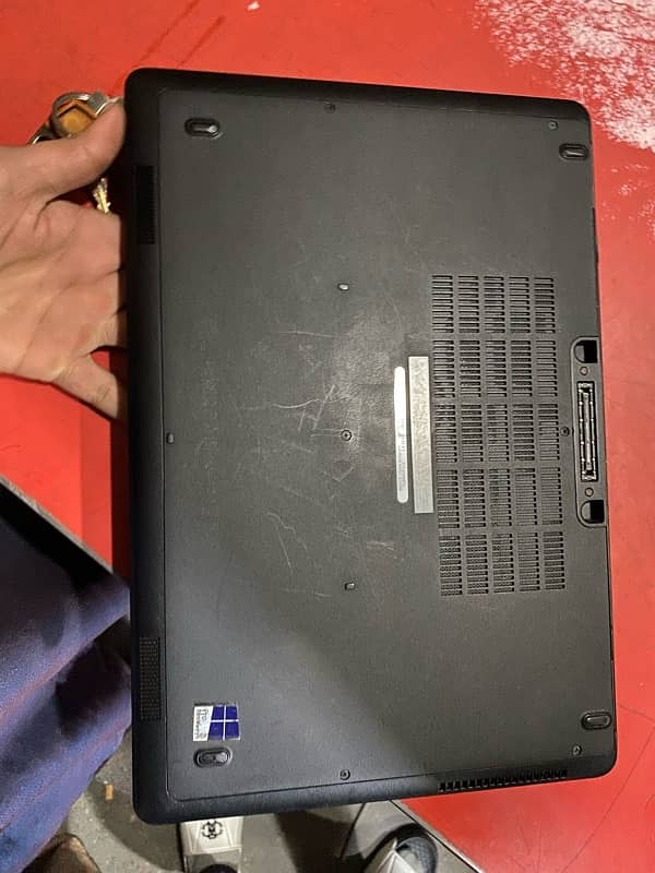 Dell core i5  8 / 256gb  no open no repair 5