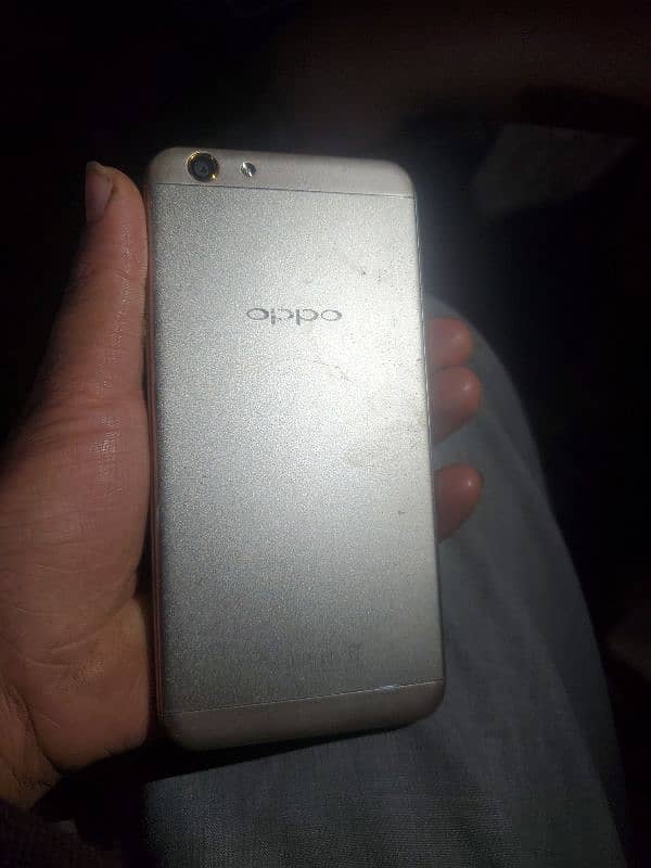 oppo f1s 4+64 ma buttan firnger ha charging sath ha kabi guarantee ok 4