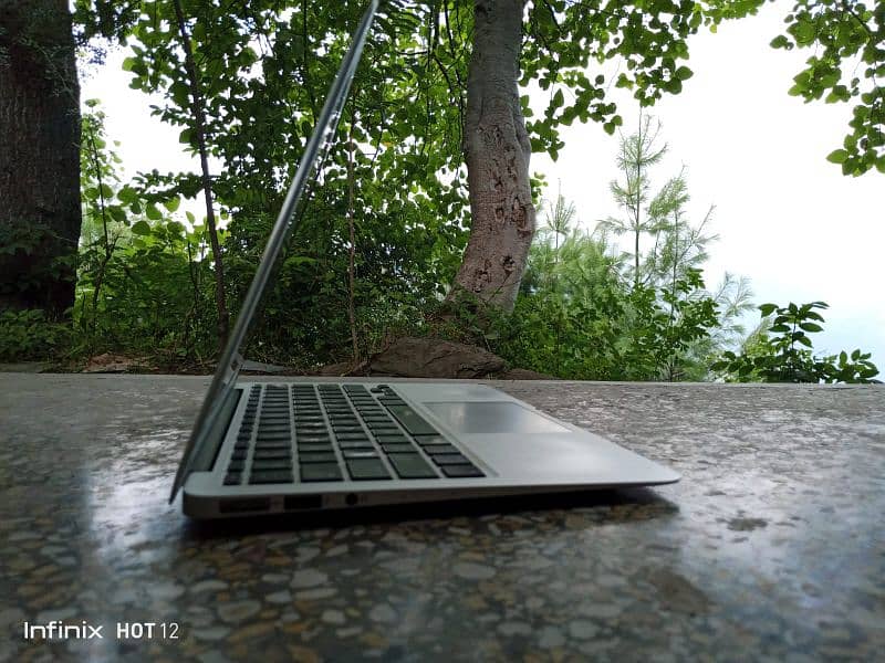 MAC book air for sale in mint condition 4