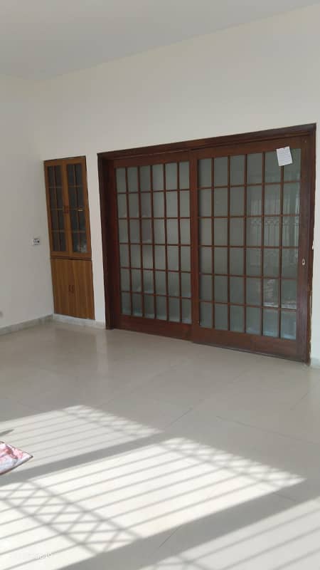 Clifton Commercial Use 600 Yards Bungalow For Rent Prime Location 0