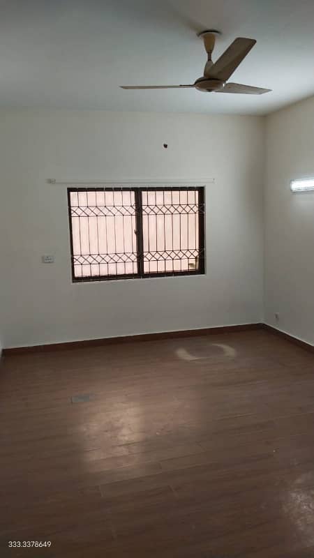 Clifton Commercial Use 600 Yards Bungalow For Rent Prime Location 7